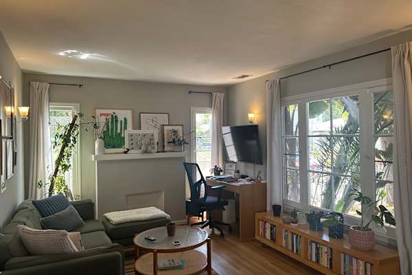 House sit in Los Angeles, CA, US