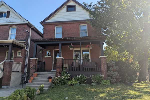 House sit in Hamilton, ON, Canada