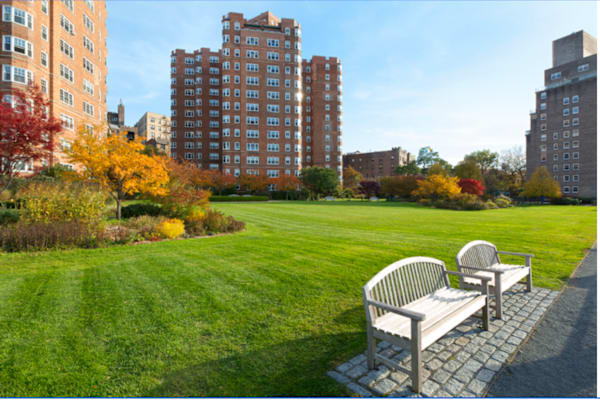 House sit in Washington Heights, NY, US