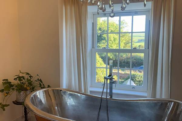 House sit in Totnes, United Kingdom