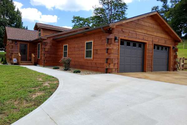 House sit in Sevierville, TN, US