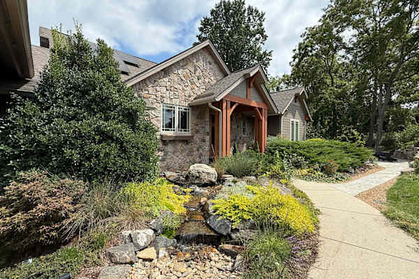 House sit in Asheville, NC, US