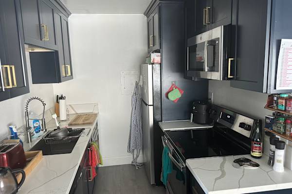 House sit in Los Angeles, CA, US