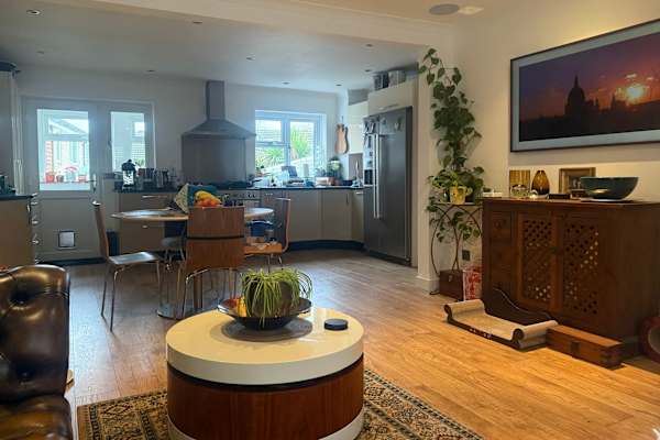 House sit in Haywards Heath, United Kingdom