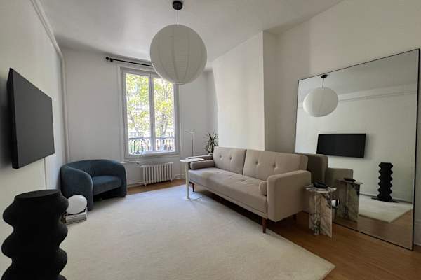 House sit in Paris, France