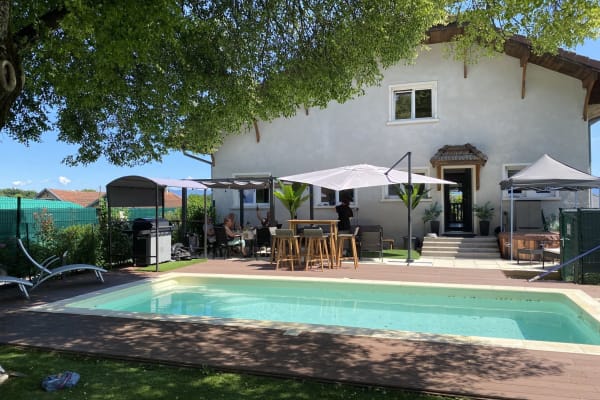 House sit in Saint-Genis-Pouilly, France