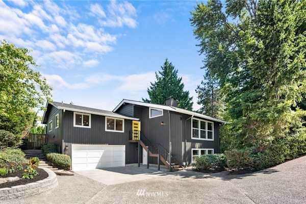 House sit in Lake Forest Park, WA, US