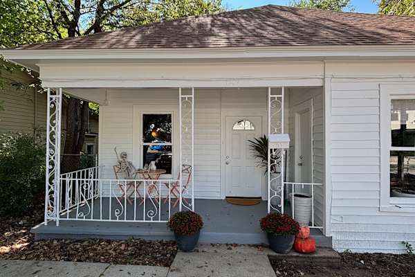 House sit in Austin, TX, US