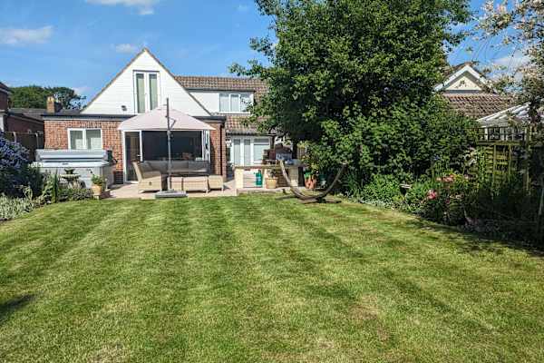 House sit in Watton at Stone, United Kingdom