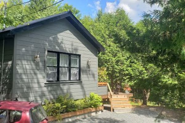 House sit in Saint-Adolphe-d'Howard, QC, Canada
