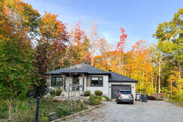 House sit in Saint-Hippolyte, QC, Canada