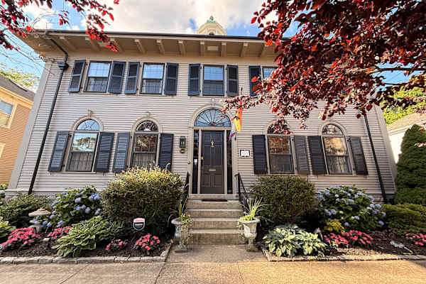 House sit in Fairhaven, MA, US