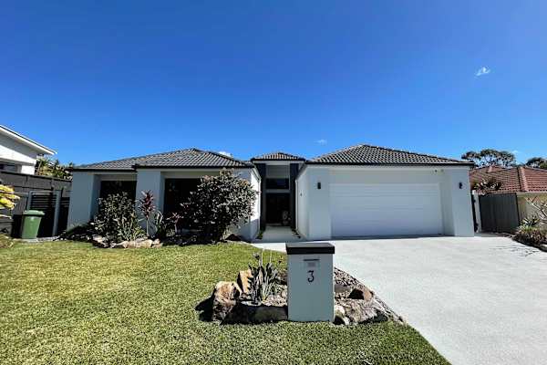 House sit in Noosa Heads, QLD, Australia