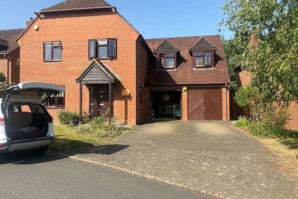 House sit in Charvil, United Kingdom