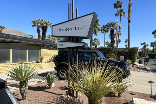 House sit in Palm Springs, CA, US