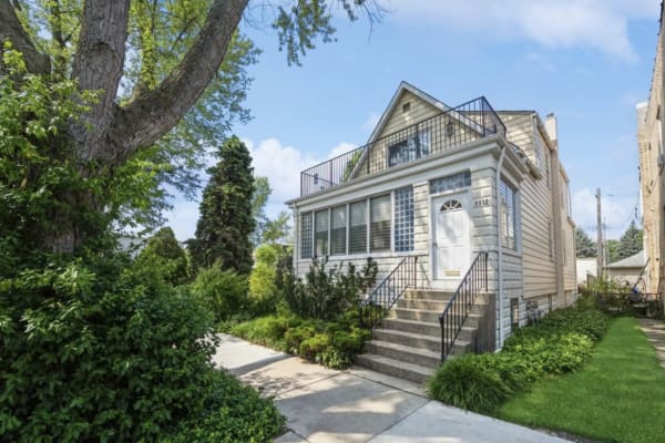 House sit in Chicago, IL, US