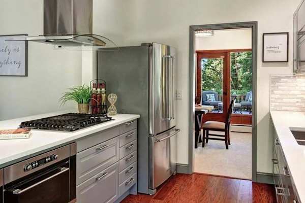 House sit in Seahurst, WA, US