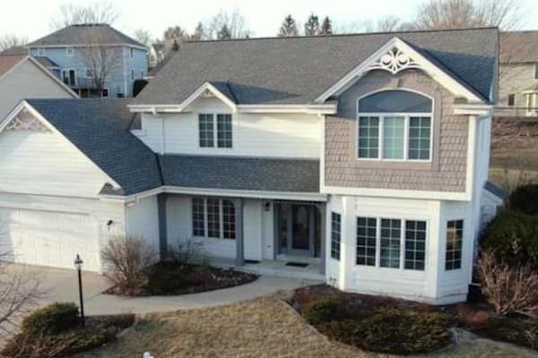 House sit in Waukesha, WI, US