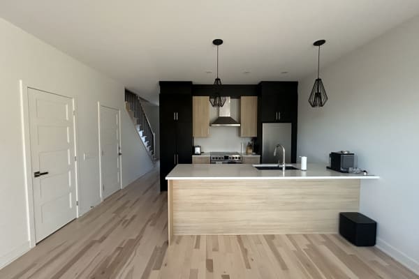 House sit in Longueuil, QC, Canada