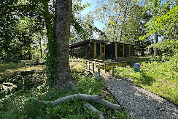 House sit in Bensalem, PA, US