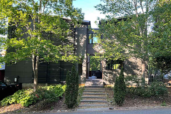 House sit in Charlottesville, VA, US