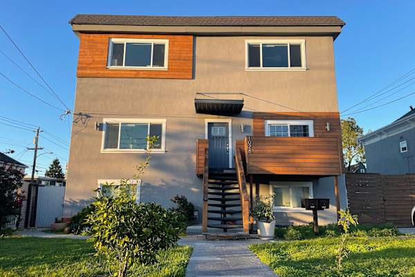 House sit in Oakland, CA, US