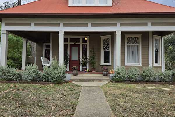 House sit in Elgin, TX, US