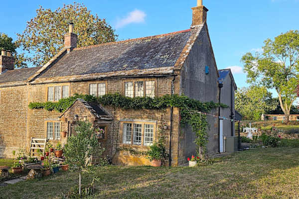 House sit in Sherborne, United Kingdom