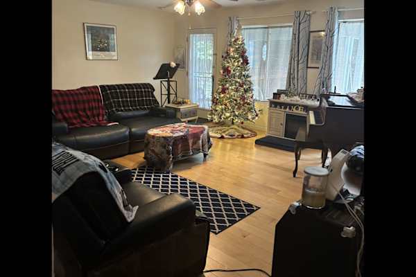 House sit in Visalia, CA, US