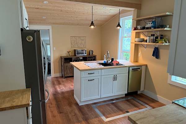 House sit in New Denver, BC, Canada