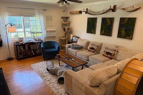 House sit in Burbank, CA, US