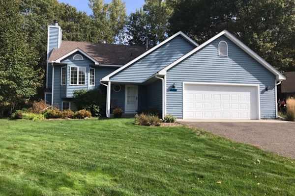 House sit in Mahtomedi, MN, US