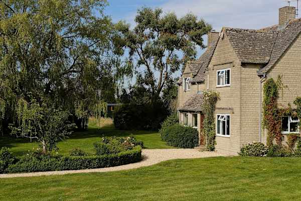 House sit in Ampney Crucis, United Kingdom