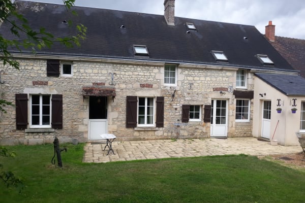 House sit in La Fresnaye-sur-Chédouet, France