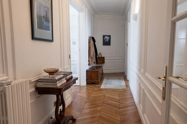 House sit in Paris, France