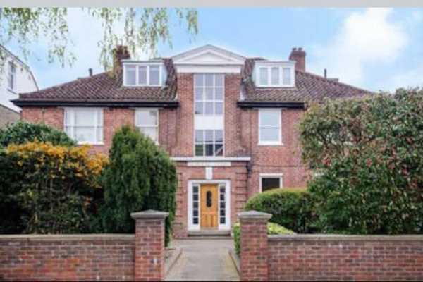 House sit in Ealing, United Kingdom