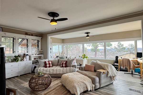 House sit in Colorado Springs, CO, US