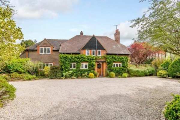 House sit in Pyrford, United Kingdom