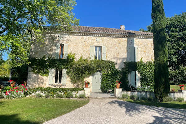 House sit in Bourg-de-Visa, France