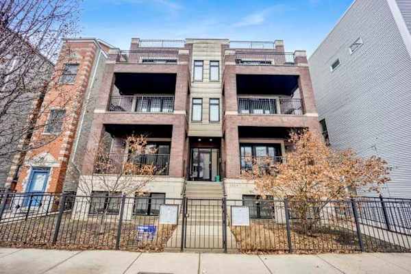 House sit in Chicago, IL, US