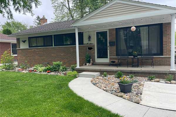 House sit in Flat Rock, MI, US
