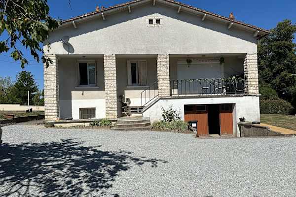 House sit in Availles-Limouzine, France