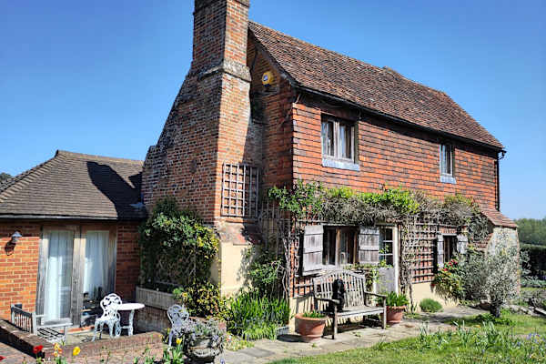 House sit in Pirbright, United Kingdom