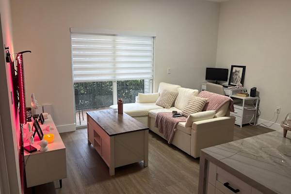 House sit in Doral, FL, US