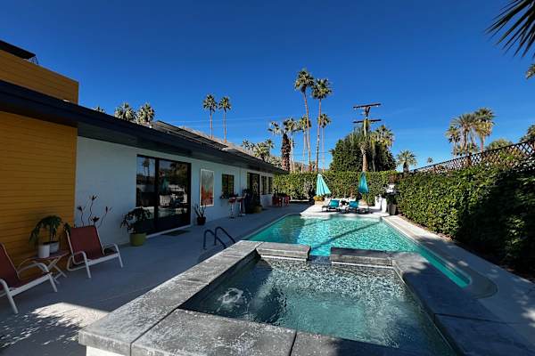 House sit in Palm Springs, CA, US