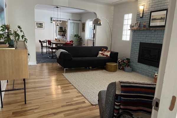 House sit in Edmonton, AB, Canada