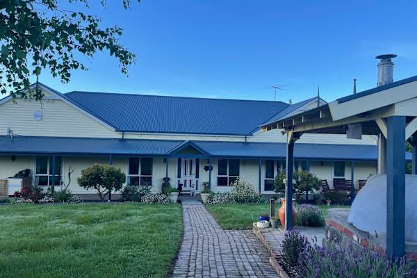 House sit in Wandin, VIC, Australia