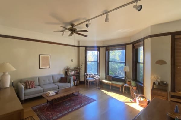 House sit in Chicago, IL, US