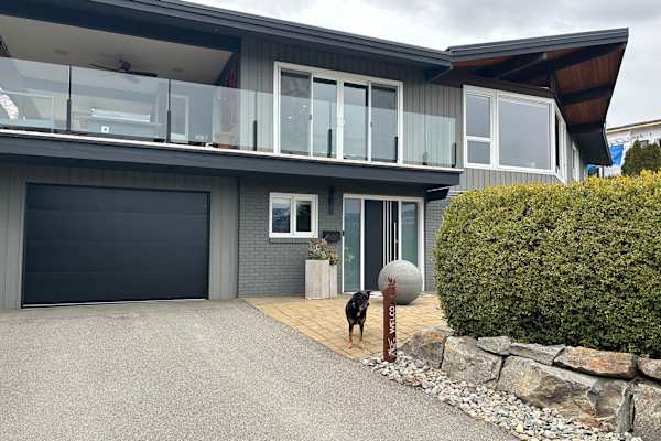 House sit in West Kelowna, BC, Canada