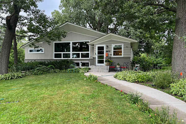House sit in Minneapolis, MN, US